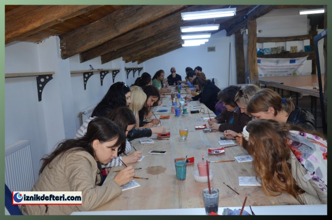 15 Ülke Vatandaşı İznik Çinisi Boyadı