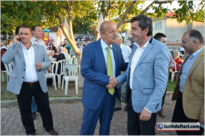 Ak Partiden Dikkat Çekici İftar Yemeği