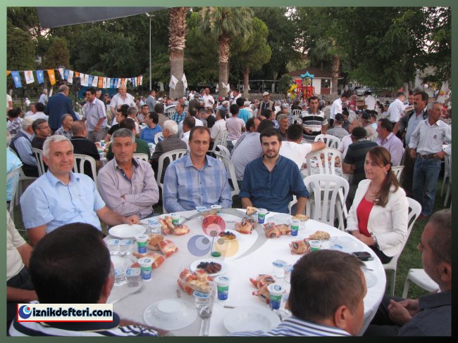 Ak Partiden Dikkat Çekici İftar Yemeği