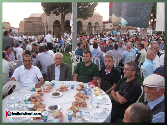 Ak Partiden Dikkat Çekici İftar Yemeği