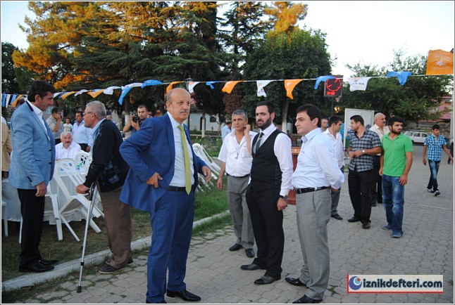 Ak Partiden Dikkat Çekici İftar Yemeği