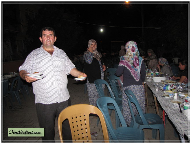 AKP'den Bir İlk. 7 Mahallede 7 İftar Sofrası