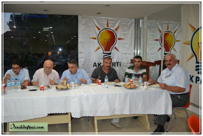 AKP'den Engelli Vatandaşlara İftar Yemeği