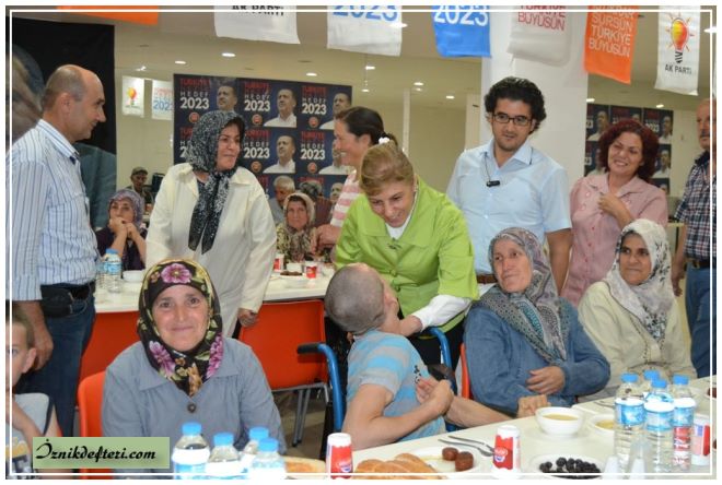 AKP'den Engelli Vatandaşlara İftar Yemeği