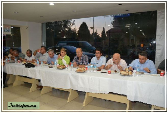 AKP'den Engelli Vatandaşlara İftar Yemeği