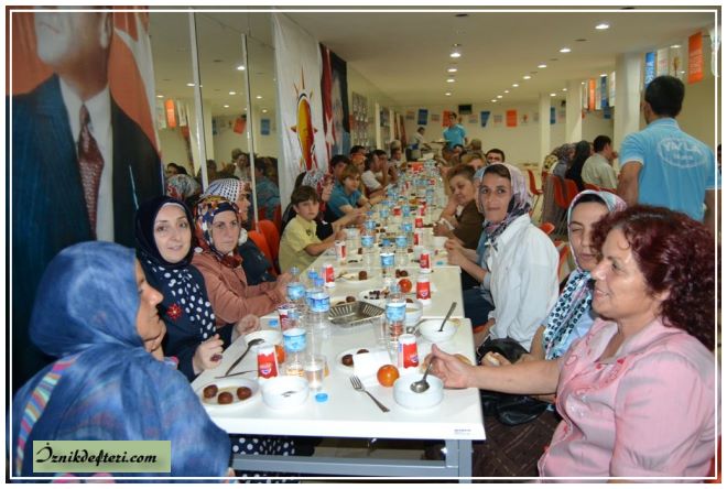 AKP'den Engelli Vatandaşlara İftar Yemeği