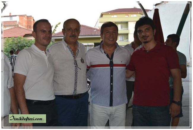 AKP&#39nin Sokak İftarında Tanju Çolak Farkı Yaşandı