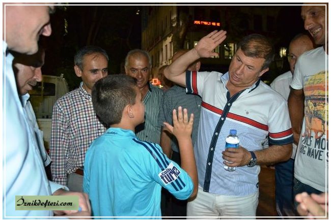 AKP'nin Sokak İftarında Tanju Çolak Farkı Yaşandı