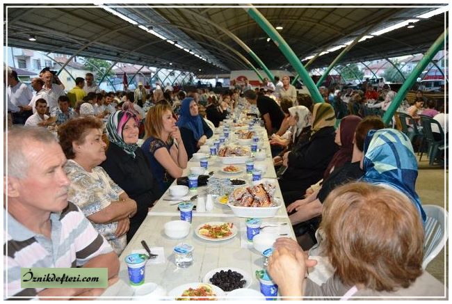 AKP'nin Sokak İftarında Tanju Çolak Farkı Yaşandı