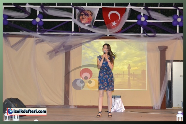 Anadolu Lisesi&#39nden Doyumsuz Şiir Dinletisi