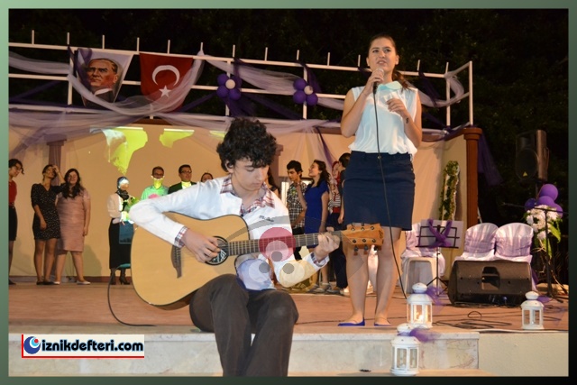 Anadolu Lisesi'nden Doyumsuz Şiir Dinletisi