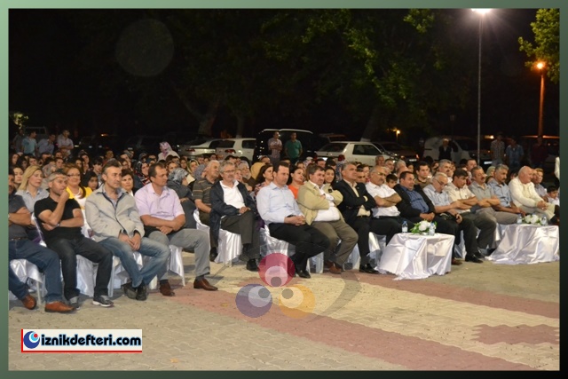 Anadolu Lisesi&#39nden Doyumsuz Şiir Dinletisi