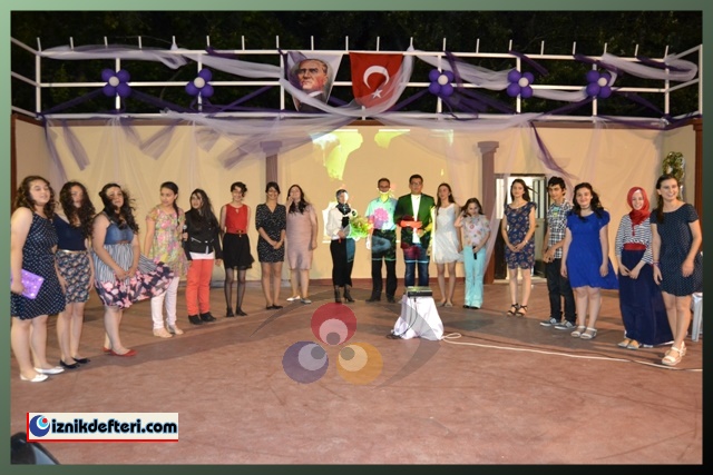Anadolu Lisesi'nden Doyumsuz Şiir Dinletisi