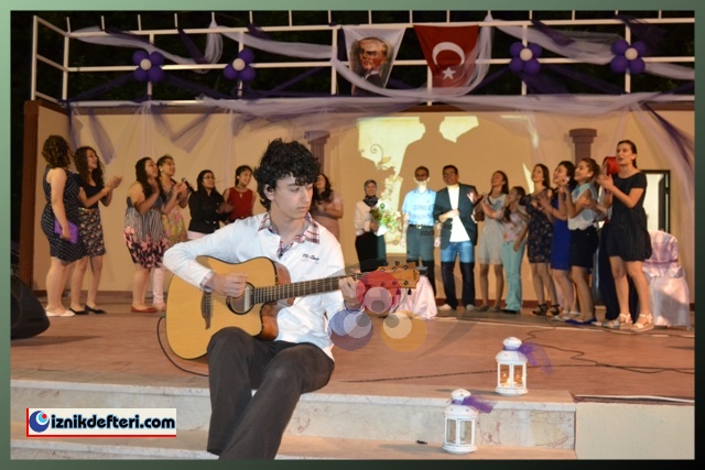 Anadolu Lisesi&#39nden Doyumsuz Şiir Dinletisi