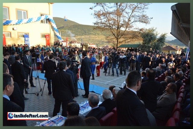 Arınç'dan İznik'te Çifte Açılış