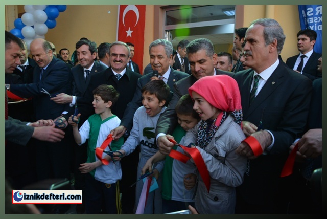 Arınç'dan İznik'te Çifte Açılış
