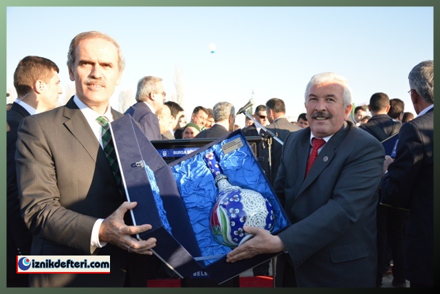 Arınç'dan İznik'te Çifte Açılış