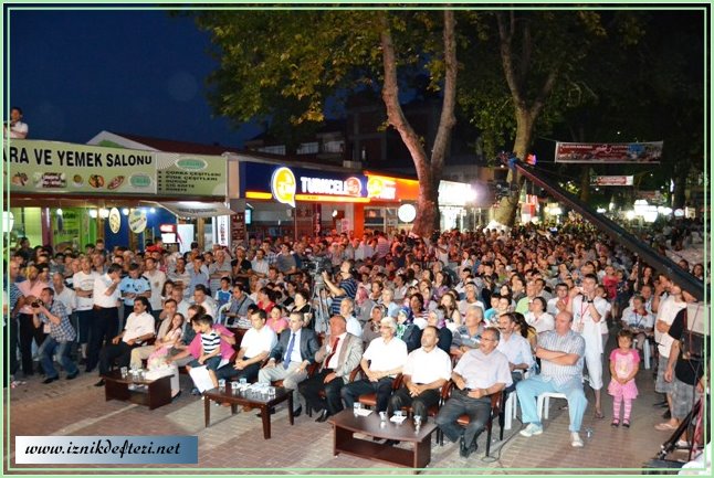 Ayna’dan Biraz Coşku, Çok Kapris…