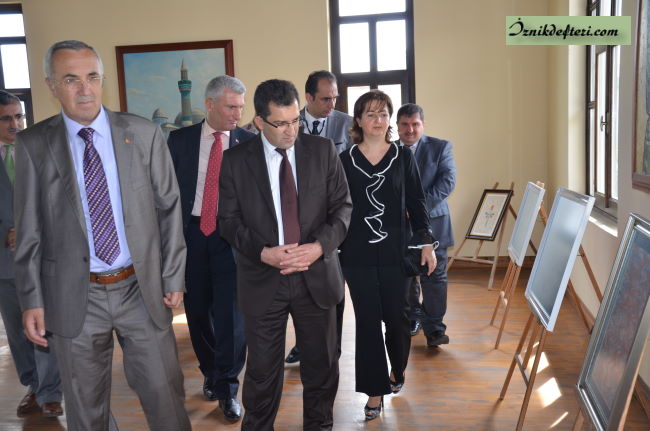 Ayşe Kaçan’dan Ebru Sergisi