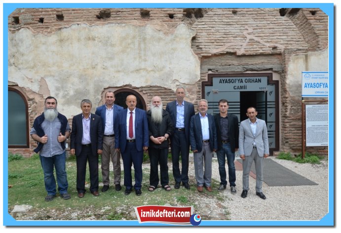 Başpiskopos Hepimiz Aynı Tanrıya İnanıyoruz Dedi ve Namaz Kıldı