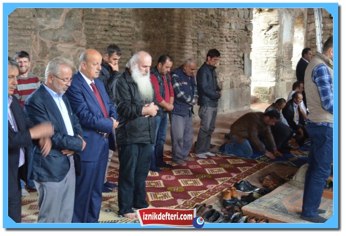 Başpiskopos Hepimiz Aynı Tanrıya İnanıyoruz Dedi ve Namaz Kıldı