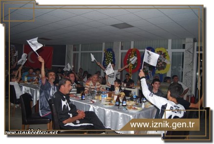 Beşiktaşlılardan Şampiyonluk Gecesi