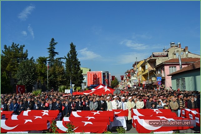Binlerce İznikli Şehitleri İçin Bir Araya Geldi