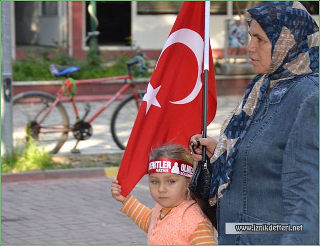Binlerce İznikli Şehitleri İçin Bir Araya Geldi