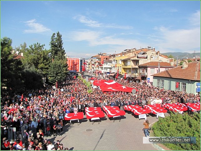 Binlerce İznikli Şehitleri İçin Bir Araya Geldi