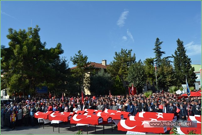 Binlerce İznikli Şehitleri İçin Bir Araya Geldi