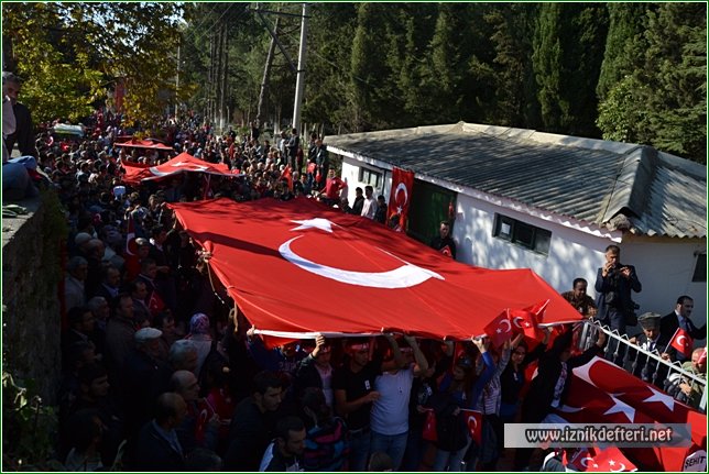Binlerce İznikli Şehitleri İçin Bir Araya Geldi