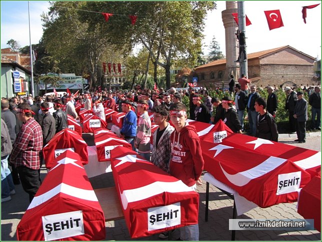 Binlerce İznikli Şehitleri İçin Bir Araya Geldi