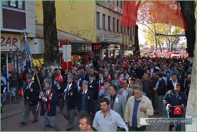 Binlerce İznikli Şehitleri İçin Bir Araya Geldi
