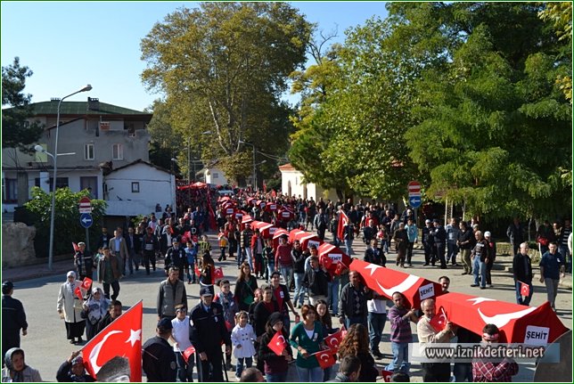 Binlerce İznikli Şehitleri İçin Bir Araya Geldi