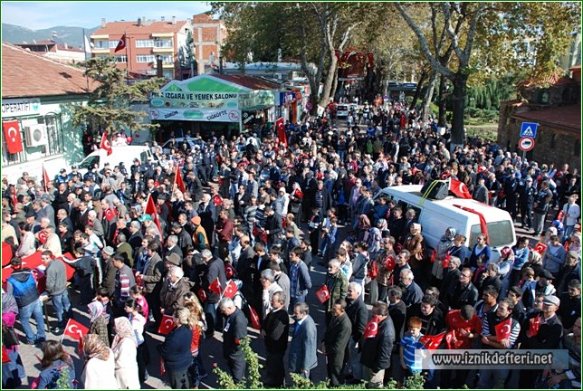 Binlerce İznikli Şehitleri İçin Bir Araya Geldi