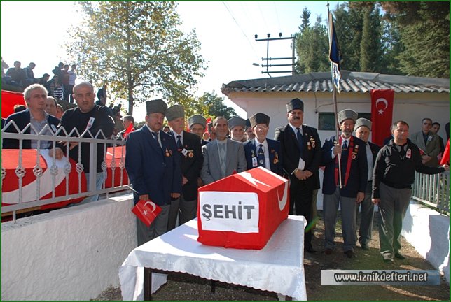 Binlerce İznikli Şehitleri İçin Bir Araya Geldi