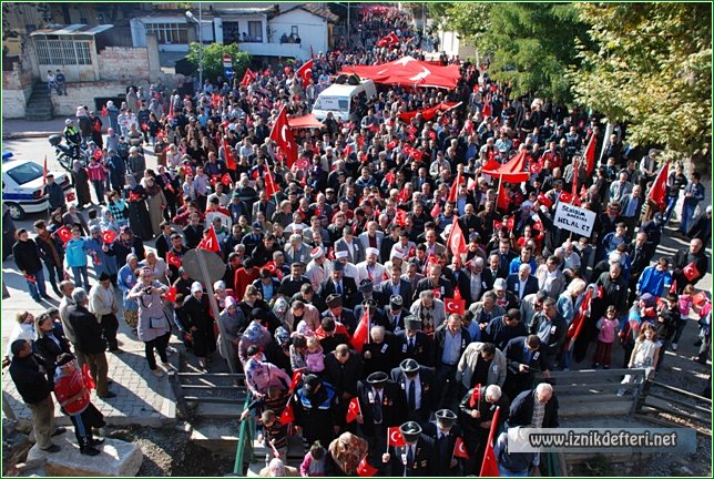 Binlerce İznikli Şehitleri İçin Bir Araya Geldi