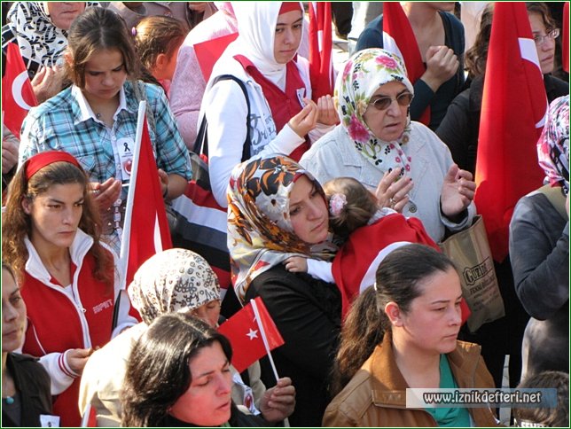 Binlerce İznikli Şehitleri İçin Bir Araya Geldi