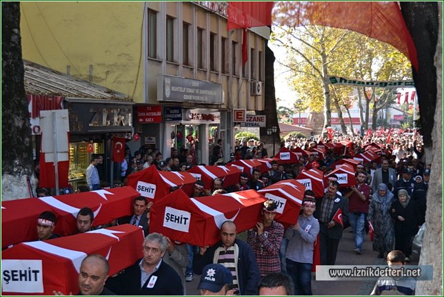 Binlerce İznikli Şehitleri İçin Bir Araya Geldi