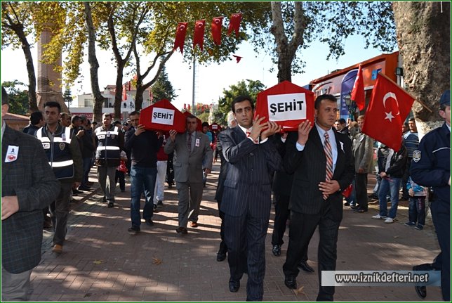 Binlerce İznikli Şehitleri İçin Bir Araya Geldi