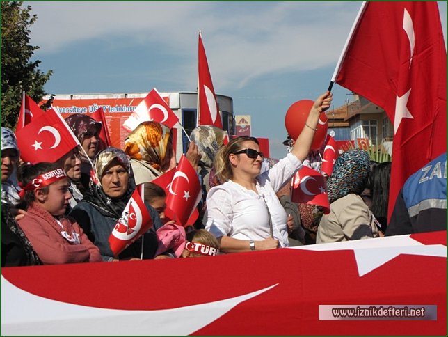 Binlerce İznikli Şehitleri İçin Bir Araya Geldi