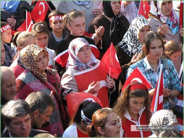 Binlerce İznikli Şehitleri İçin Bir Araya Geldi