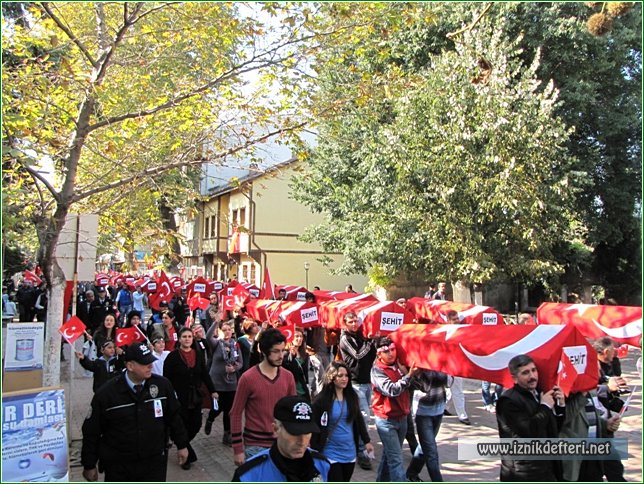Binlerce İznikli Şehitleri İçin Bir Araya Geldi