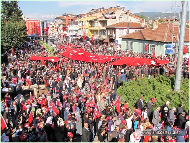 Binlerce İznikli Şehitleri İçin Bir Araya Geldi