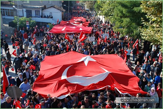 Binlerce İznikli Şehitleri İçin Bir Araya Geldi