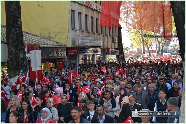 Binlerce İznikli Şehitleri İçin Bir Araya Geldi