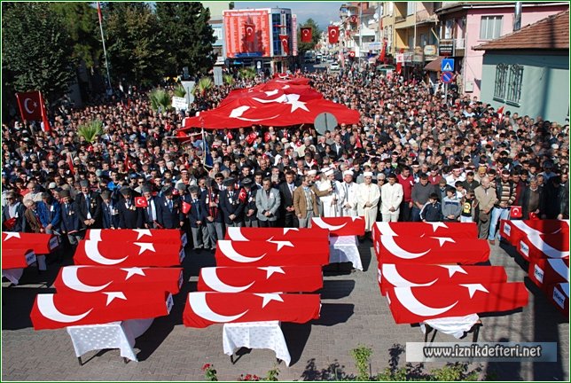 Binlerce İznikli Şehitleri İçin Bir Araya Geldi