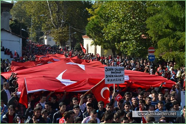 Binlerce İznikli Şehitleri İçin Bir Araya Geldi