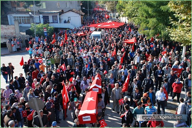 Binlerce İznikli Şehitleri İçin Bir Araya Geldi