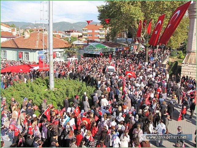 Binlerce İznikli Şehitleri İçin Bir Araya Geldi
